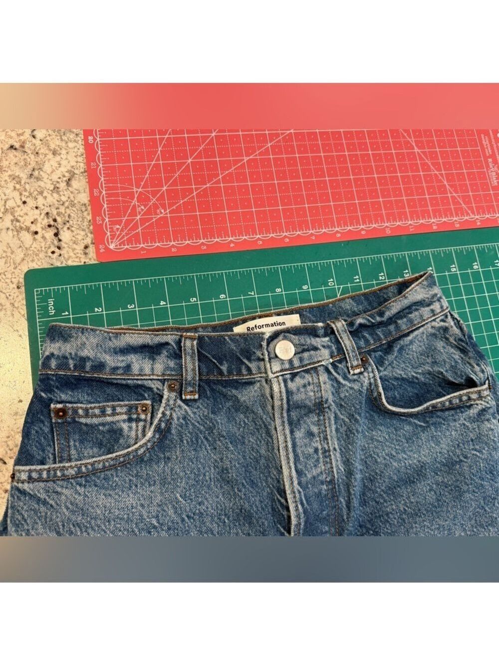 Reformation Charlie High Rise Jean Shorts 26 Frayed Hem Sustainable Denim - Picture 6 of 8
